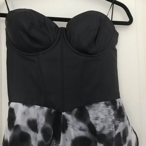 Brand new dress - Picture 2 of 4